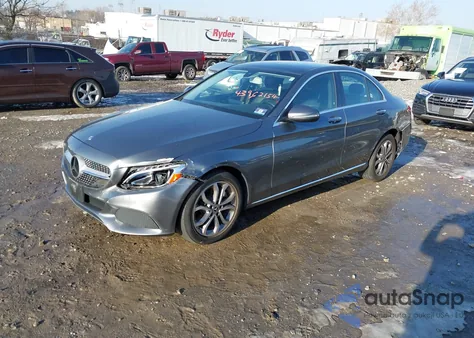 2017 Mercedes-Benz C 300 4Matic из США, поврежденный, VIN 55SWF4KB7HU215692